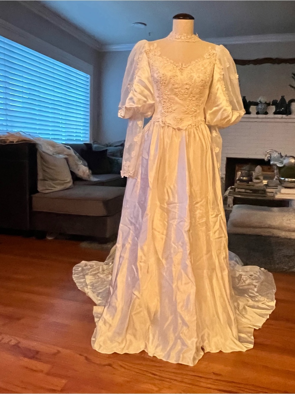 Vintage Ivory Lace Bridal Gown with Puff Sleeves